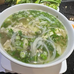 Phở gà bánh tươi