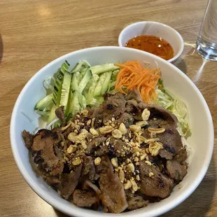 bún thịt nướng