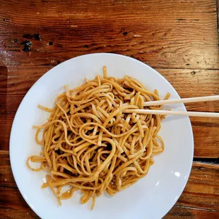 Side of lo mein noodles