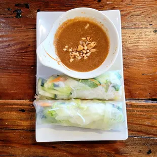 Vegetable spring rolls with peanut sauce