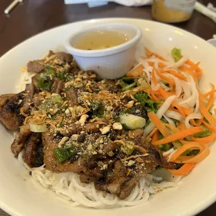 G1. Thit Nuong( vermicelli with pork)
