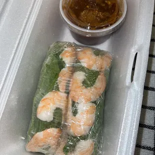 Fresh shrimp spring rolls