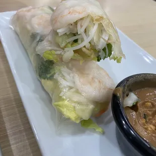 Boiled shrimp spring rolls