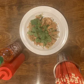 V.8 Chicken Stir Fried Noodles