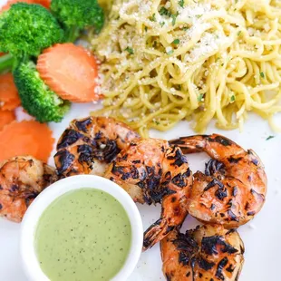 House garlic noodle with grilled prawns