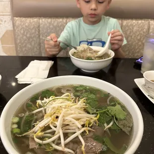 Large dac biet Pho Hung Dac Biet
