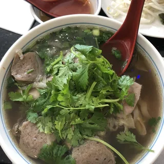 Well-Done Flank, Brisket, Tendon, Tripe with Rice Noodle
