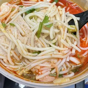 TV3. Bun rieu (Crab paste seafood and pork noodle soup)