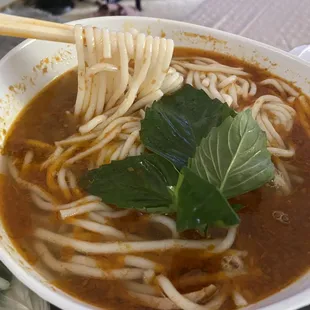 TV2. Bun bo hue (Spicy lemongrass beef noodle soup)