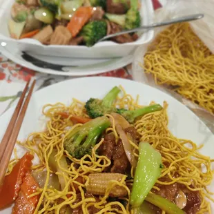 22. Stir Fry Egg Noodles Crispy with Beef!