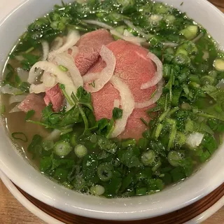 B4. Rare Steak & Tripe Noodle Soup