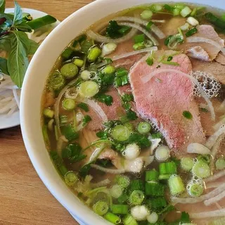 B9. Rare Steak, Flank, Fatty Brisket, Tendon Noodle Soup