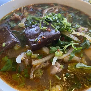 D1. Spicy Beef Noodle Soup