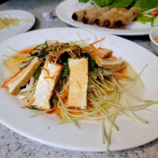 Papaya salad and tofu
