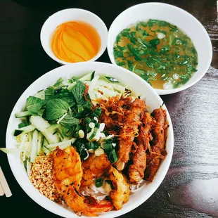 #28 but with beef rolls instead of grilled pork + a bowl of pho soup.  Delicious !!!