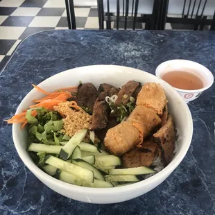 Cha gio &amp; thit heo nuong.