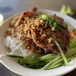 Bun salad with grilled shrimp and pork