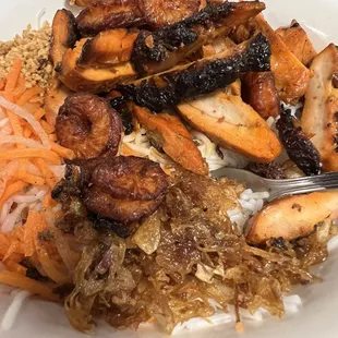 Vermicelli with Grilled shrimp and chicken