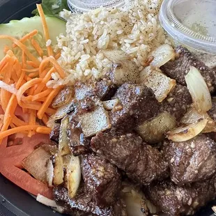 Bun Bo Luc Lac / Fried Rice with Marinated Tenderloin Beef Chunks