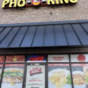 outside, ramen and noodles