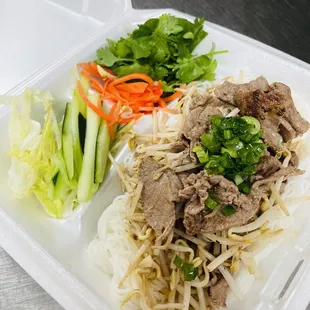 E6 - Vermicelli with stir-fried beef