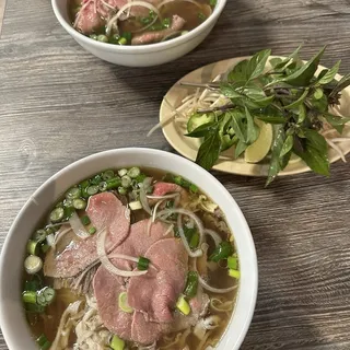 3. Rare Steak, Flank, Tendon and Tripe Soup