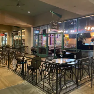 the outside of a restaurant