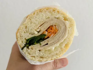 Banh Mi Che Cali