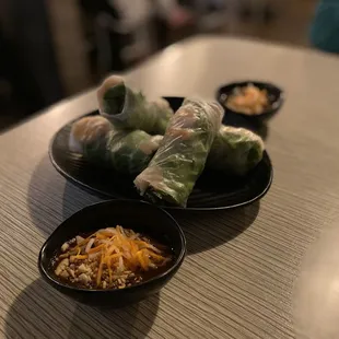 Fresh Spring rolls with peanut sauce