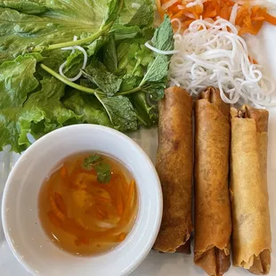Egg rolls with lettuce