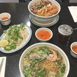 D9: Mi Hoanh Thanh Dac Biet &amp; E1: Bun Tom, Cha Gio, Thit Nuong