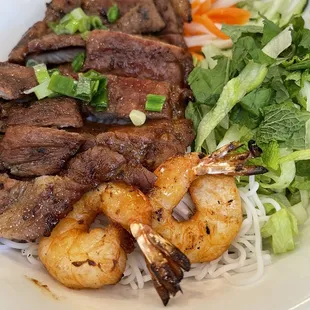 Bun Tom thit nuong (grilled shrimp and pork with vermicelli)