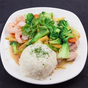 Stir-fried shrimp &amp; chicken with mixture of vegetables in house special sauce, served with Jasmine rice