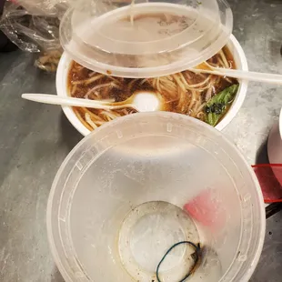 I didnt notice until i poured the rest of the broth in bowl