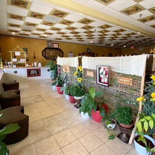 Pho Lao is very welcoming, come in and join us for lunch or dinner!