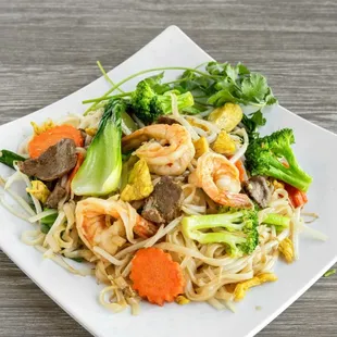 Special Combination Stir-Fried Rice Noodles (Hu Tieu Xao Dac Biet)