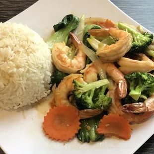 Shrimp Stir-Fried Vegetables with Rice (Com Tom Xao Thap Cam)