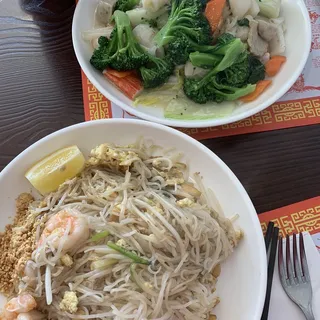 Seafood Wok Tossed Chow Ho Fun