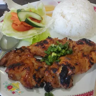 Broken rice with grilled chicken