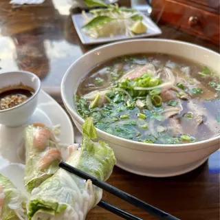 A2. Salad Rolls (2 rolls)