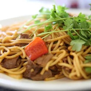 69. Mi Xao Bo (Stir Fried Beef with Spaghetti Noodles)