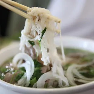 1. Tai Nam Gau Gan Sach / Tai Nam Gau Gan Sach Bo Vien ("Pho #1")