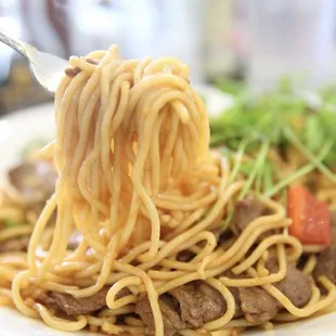 69. Mi Xao Bo (Stir Fried Beef with Spaghetti Noodles)