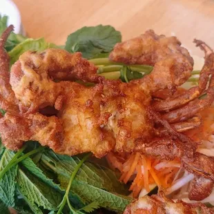 food, chicken wings and fried chicken