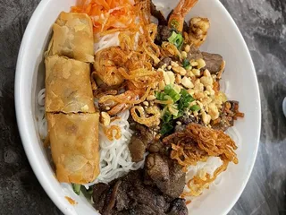 Mama Hong's Pho & Bistro