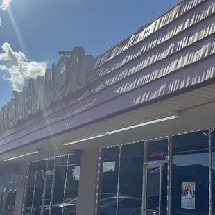 the outside of a restaurant