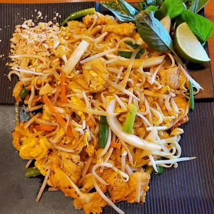Pad thai with chicken