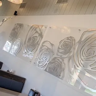 Beautiful decor &amp; super clean.