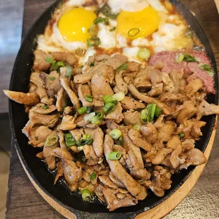 Sizzling plate with teriyaki chicken