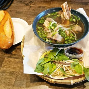 Yummy beef rib &amp; oxtail soup with toasted baguette